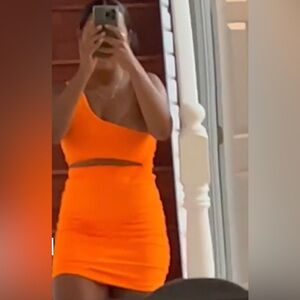 ORANGE ONE SHOULDER DRESS